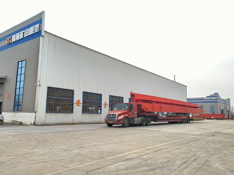 兩臺(tái)10噸 跨度28.4米電動(dòng)葫蘆橋式起重機(jī)，發(fā)往山東威海