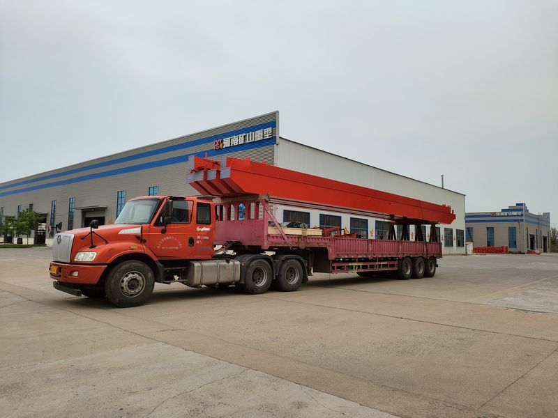 電動(dòng)葫蘆橋式起重機(jī) 3臺(tái) LH5t-17m 制作完成，發(fā)往河南漯河交付客戶使用。